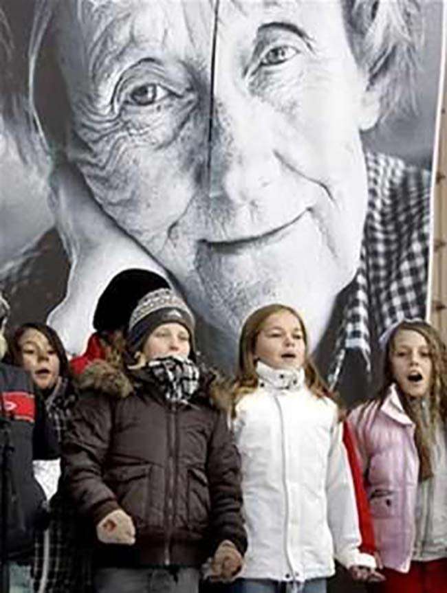 Trẻ em Thụy Điển tham gia hoạt động ngoại khóa nhân kỷ niệm 100 năm ngày sinh nhà văn thiếu nhi người Thụy Điển Astrid Lindgren
