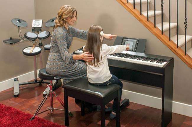 Tại sao nên mua đàn piano điện cho bé