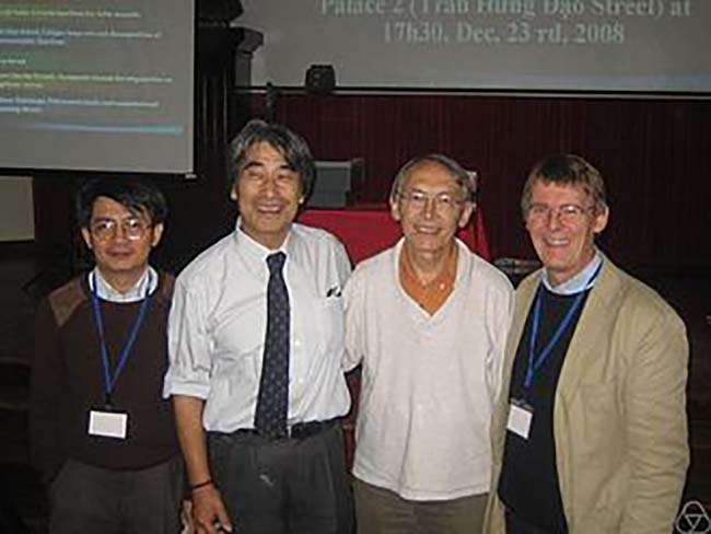 Từ trái sang Ngô Viêt Trung, Kyoji Saito, Frederic Pham, Gert-Martin Greuel tại Oberwolfach 2009