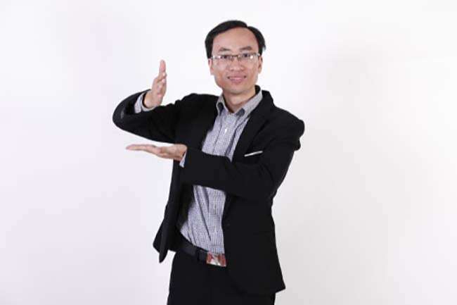 Thầy Hồng Trí Quang - giáo viên chuyên luyện thi Toán vào 10 tại Hà Nội