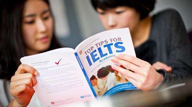 Với những người mới bắt đầu, nên dành 1 tháng đầu tiên để làm quen với tiếng Anh rồi mới tìm hiểu về IELTS