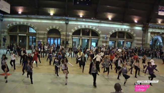 Flashmob tại ga tàu trung tâm Sydney